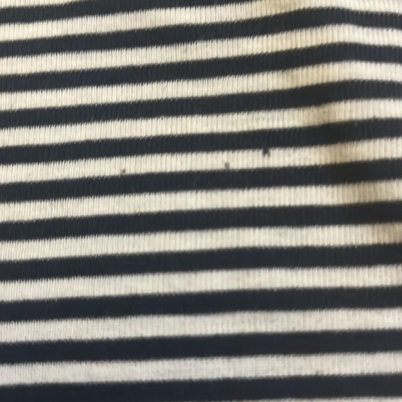 Old navy tee - Picture 3 of 3